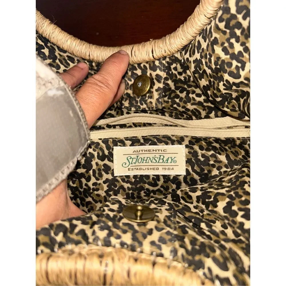 NWT St. John’s bay straw Rafia bag with wooden handles and animals